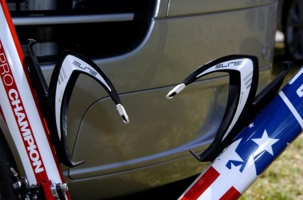Hincapie is one of many using Elite fibreglass bottle cages in the field.