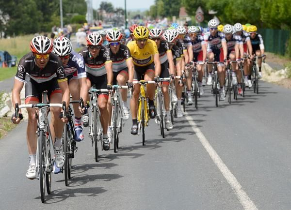 Jens Voigt (RadioShack-Nissan) sets tempo at the head of the peloton.