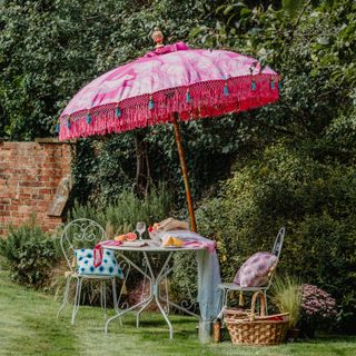 bohemian garden ideas: pink parasol