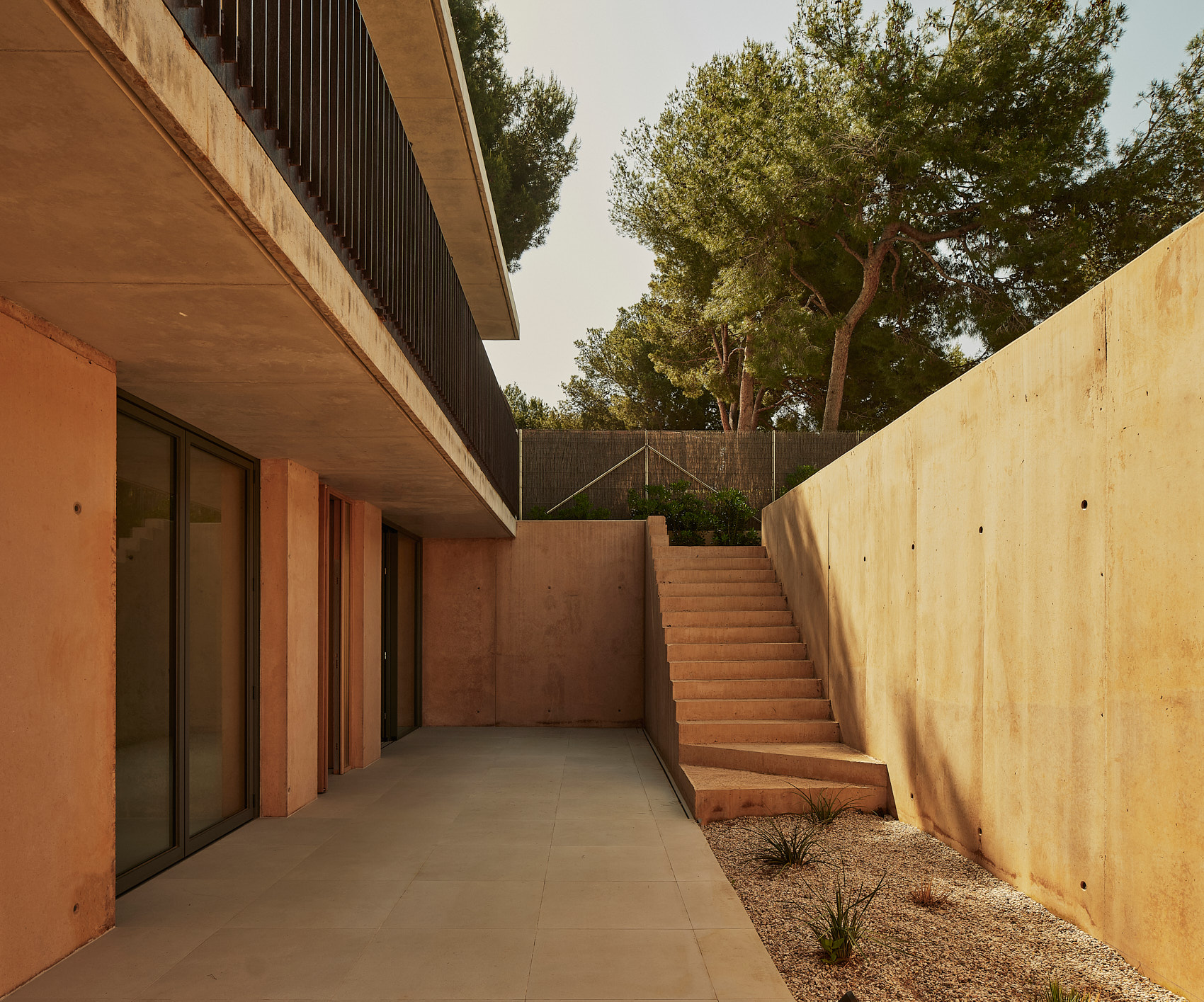 Spanish house Cala Tamarit, textured house among nature