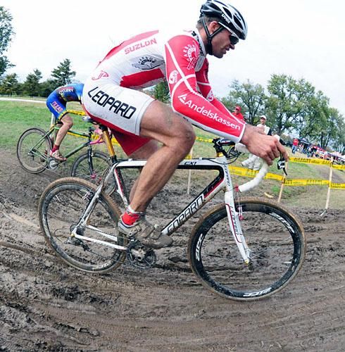 Joachim Parbo (Leopard Cycles) riding through the mud.