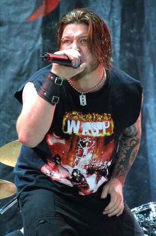 Dave Williams fronting Drowning Pool at Ozzfest 2002 in New Jersey. A few weeks later, he passed away