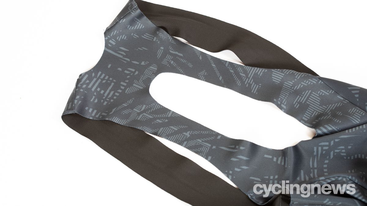 Pearl Izumi PRO bib short detail of the rear of the straps