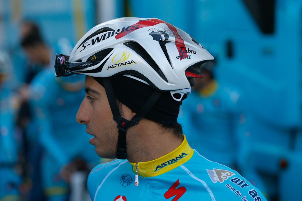 Fabio Aru feeling the cold before the ride