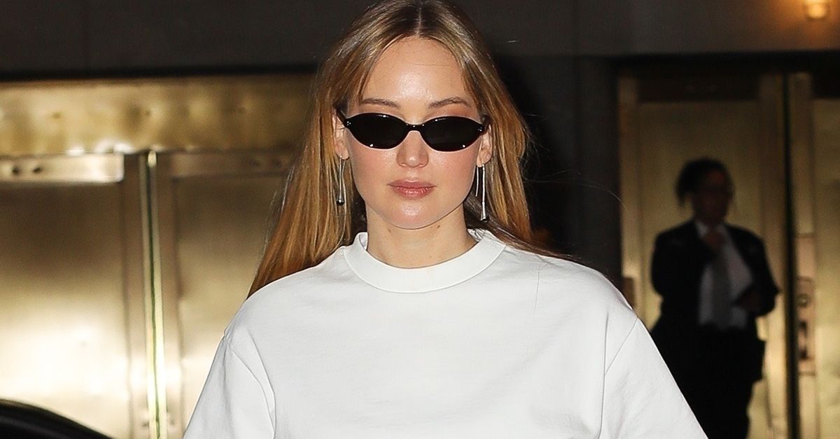 J.Law Wore the Black Miniskirt Outfit Worth Ditching Jeans For J.Law Wore the Black Miniskirt Outfit Worth Ditching Jeans For