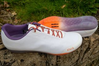 Pair of Fizik Tempo Beat shoes, one showing sole