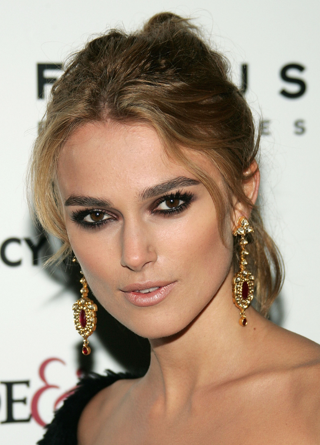 Keira Knightley attends the premiere of "Pride & Prejudice" at Loews Lincoln Square November 10, 2005 in New York City
