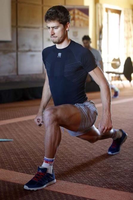Peter Sagan does some early morning core work