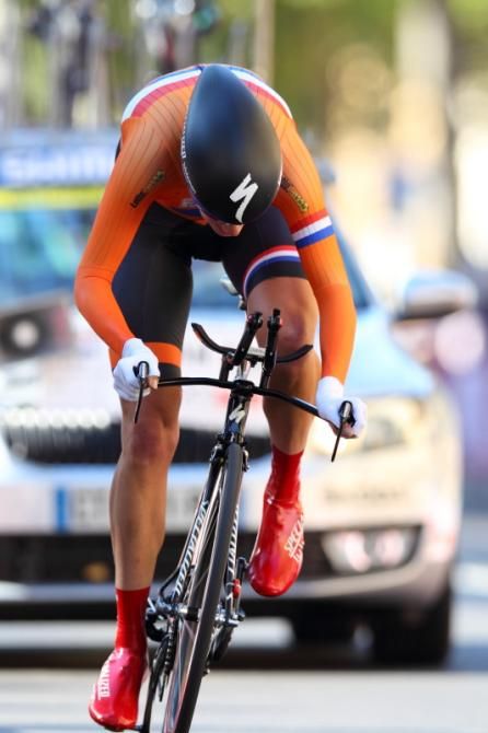 Pre-race favorite, Ellen van Dijk (Netherlands) won the World Championship title in style, over 20 seconds ahead of anyone else