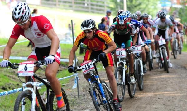 The junior men get strung out early.