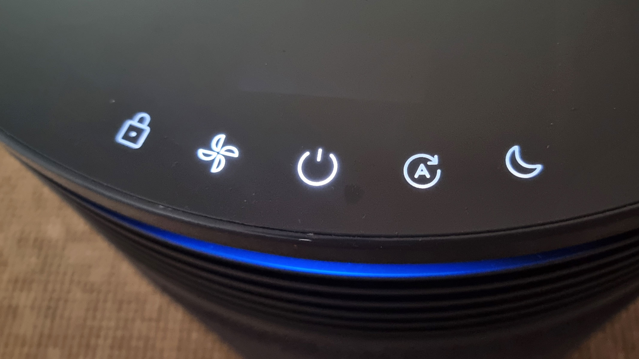 a close-up picture of the control panel on the Blueair Blue Signature air purifier