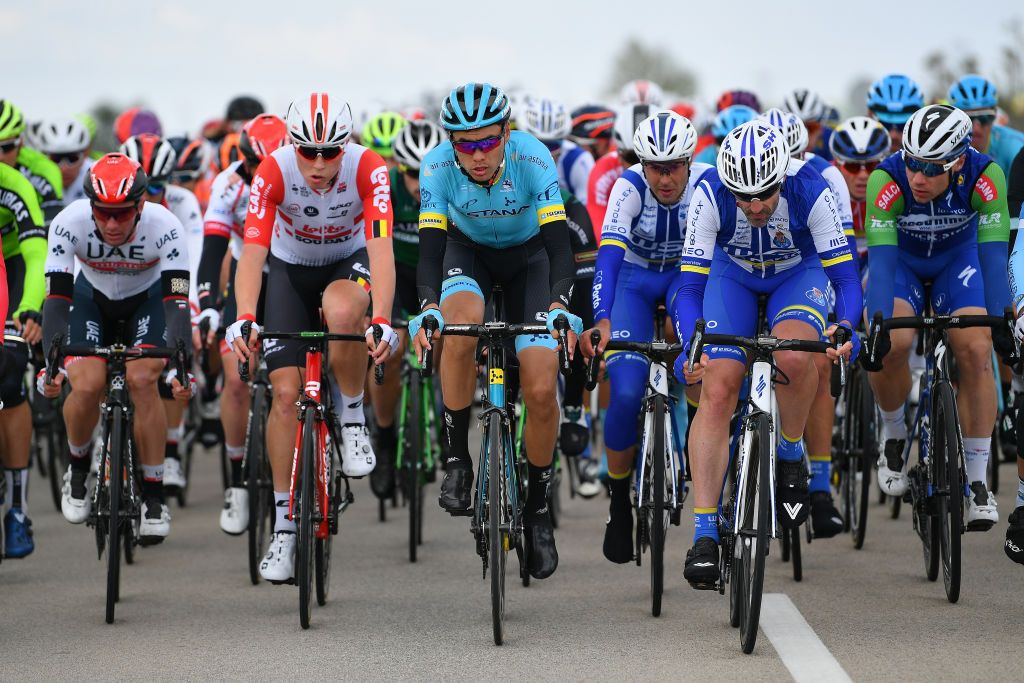 Several teams represented at the front of the peloton
