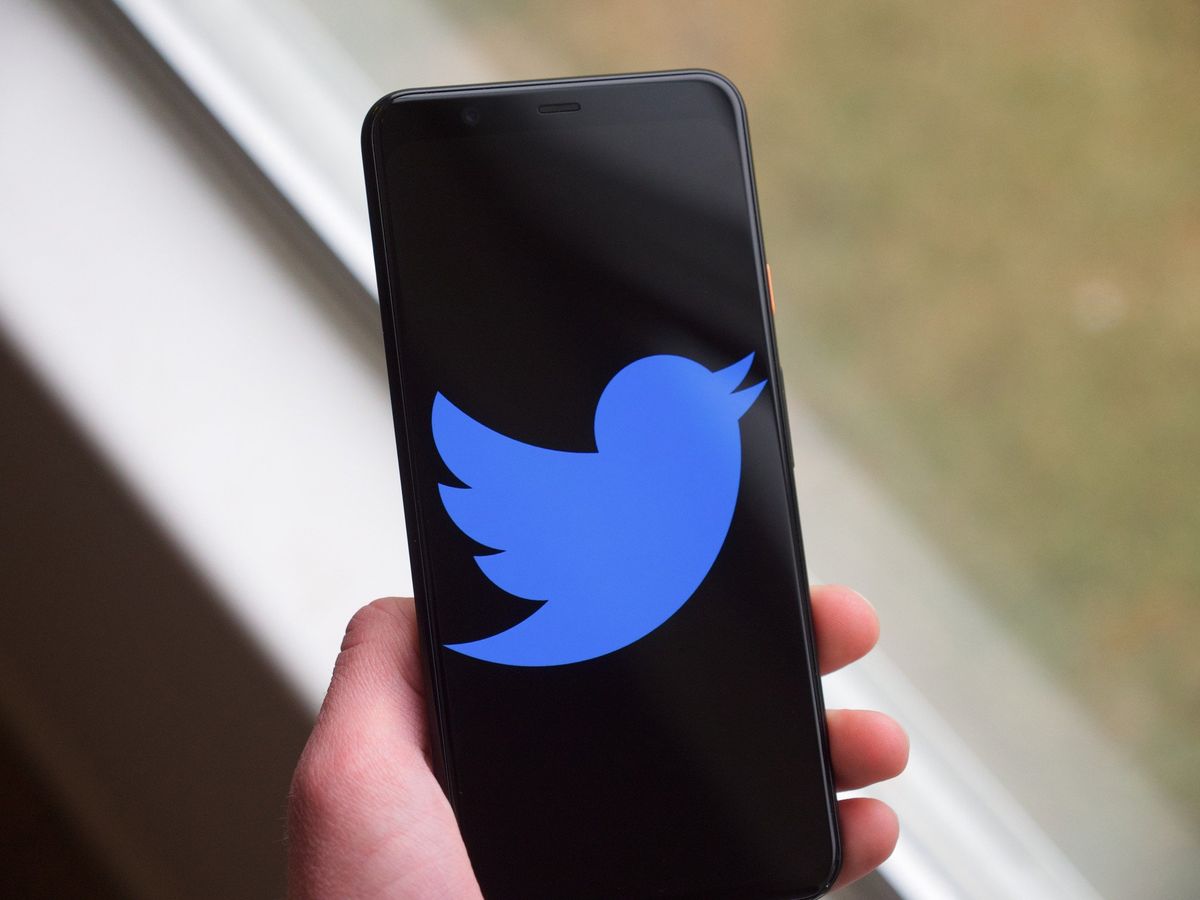 Twitter logo on a Pixel 4 XL