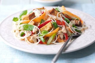 Healthy lunch ideas, Veggie satay noodle salad
