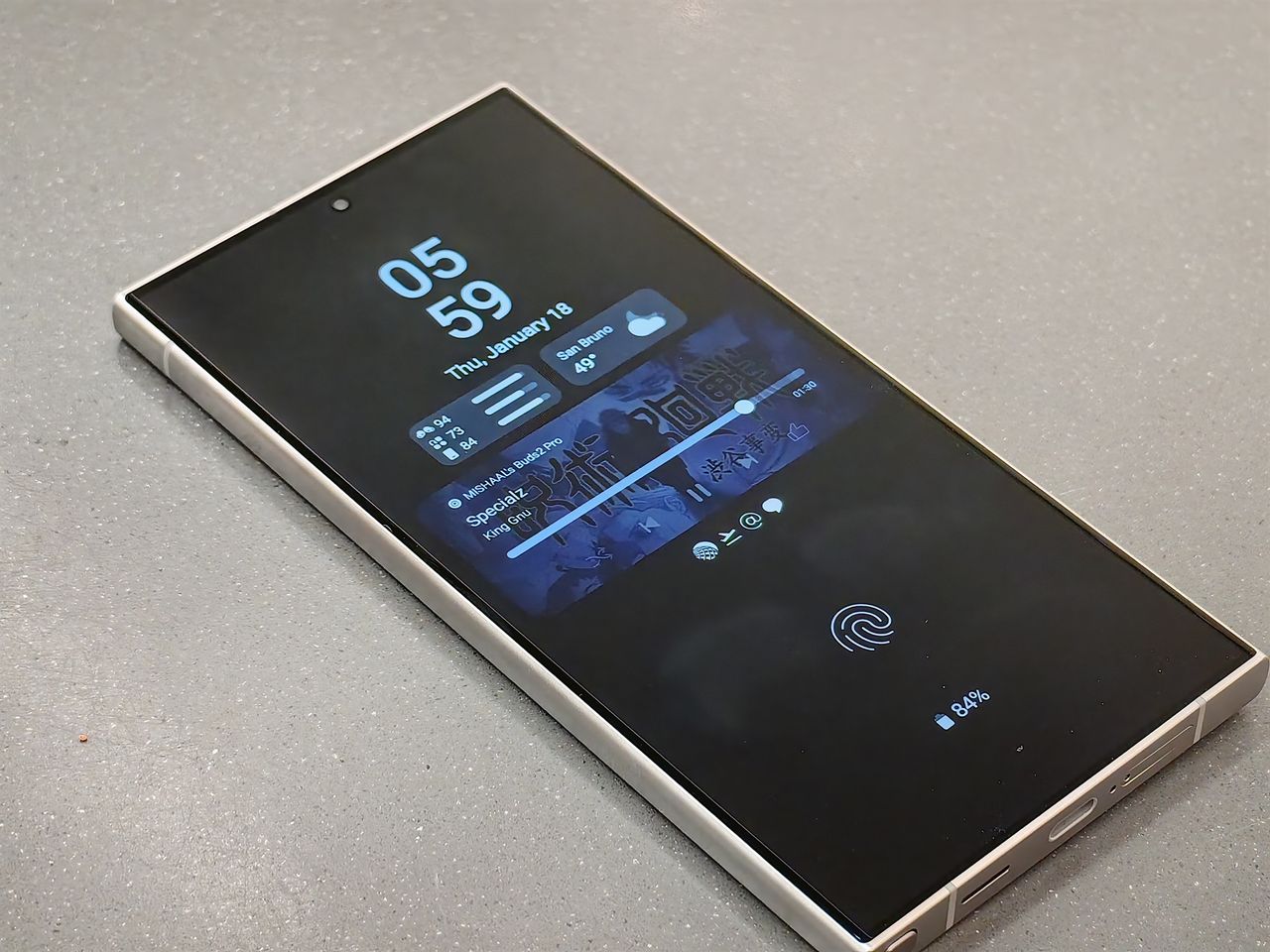 AOD without wallpaper in One UI 6.1