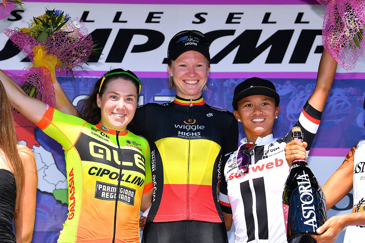 Jolien D'hoore on the podium with Chloe Hosking and Coryn Rivera