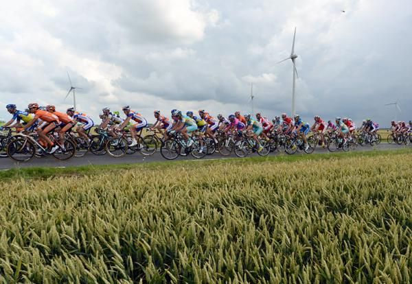 The peloton in action during stage 5 from Rouen to Saint-Quentin.