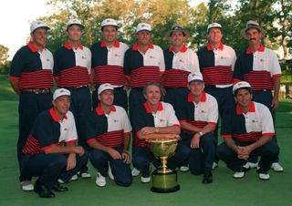 The United States team with the trophy at the 1994 Presidents Cup.