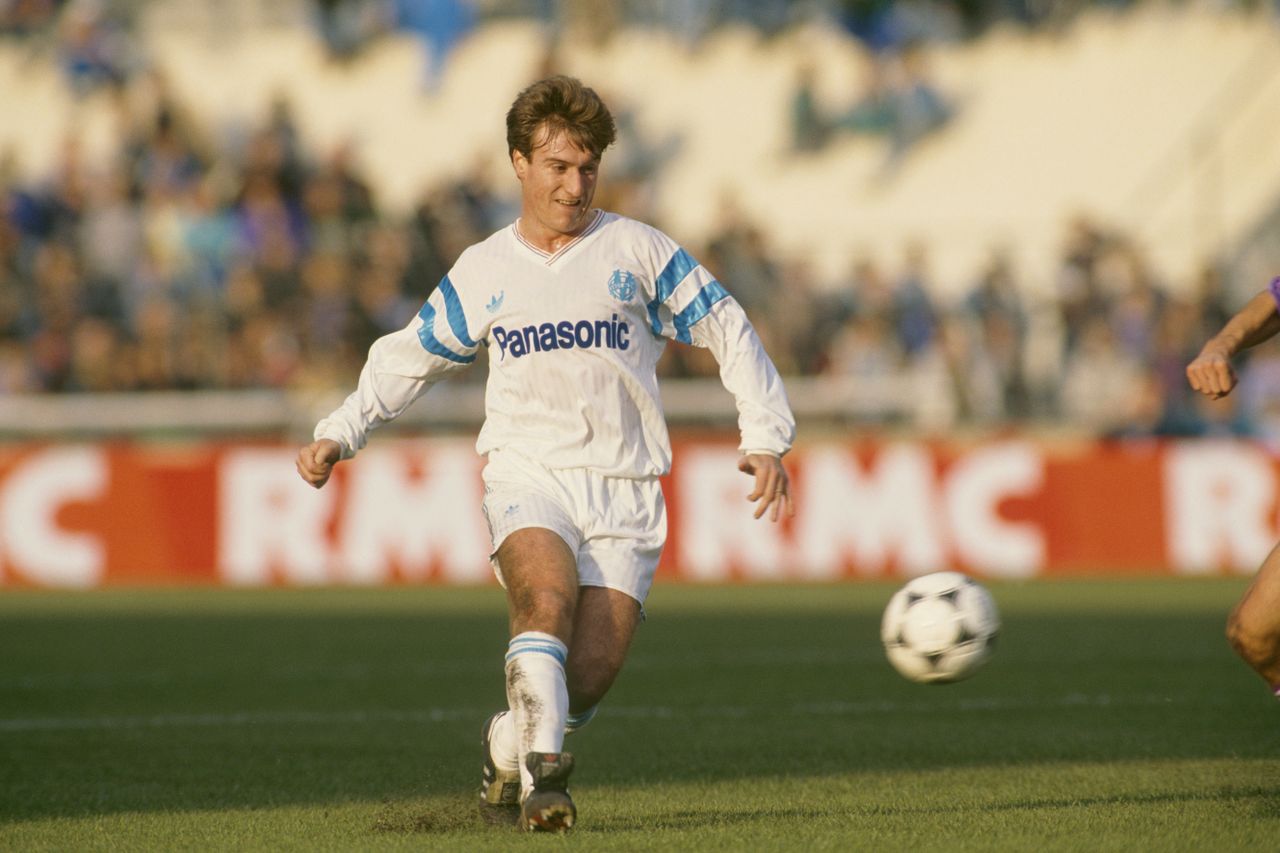 Didier Deschamps in action for Marseille, 1990