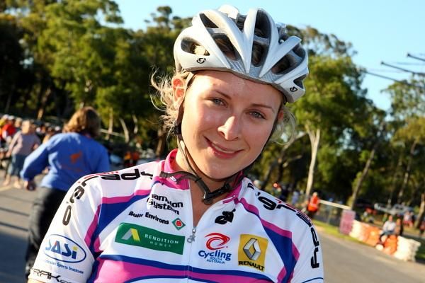 The race winner - Annette Edmondson (SASI).