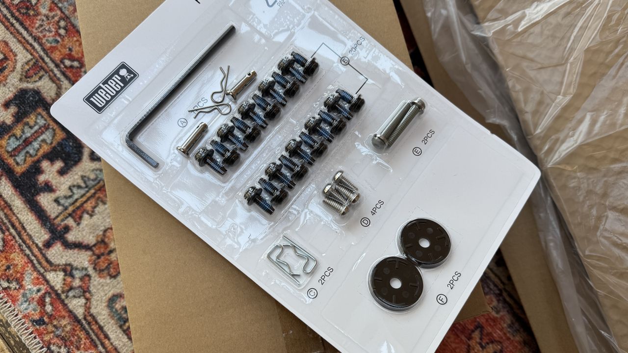 Weber Searwood XL bolts