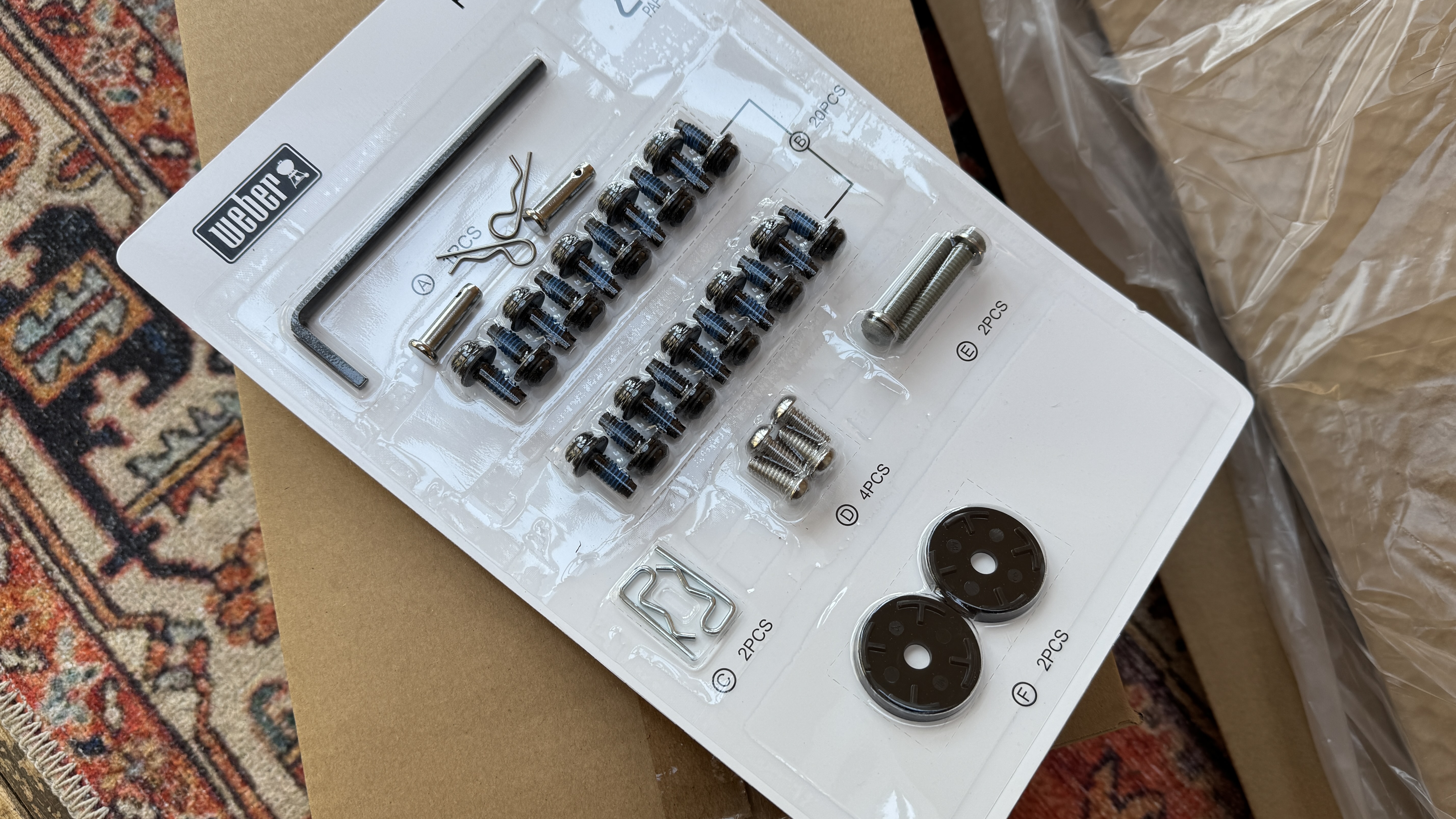 Weber Searwood XL bolts