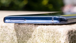 Nokia 9 PureView'n takakuori kaartuu tyylikkäämmin kuin etukuori