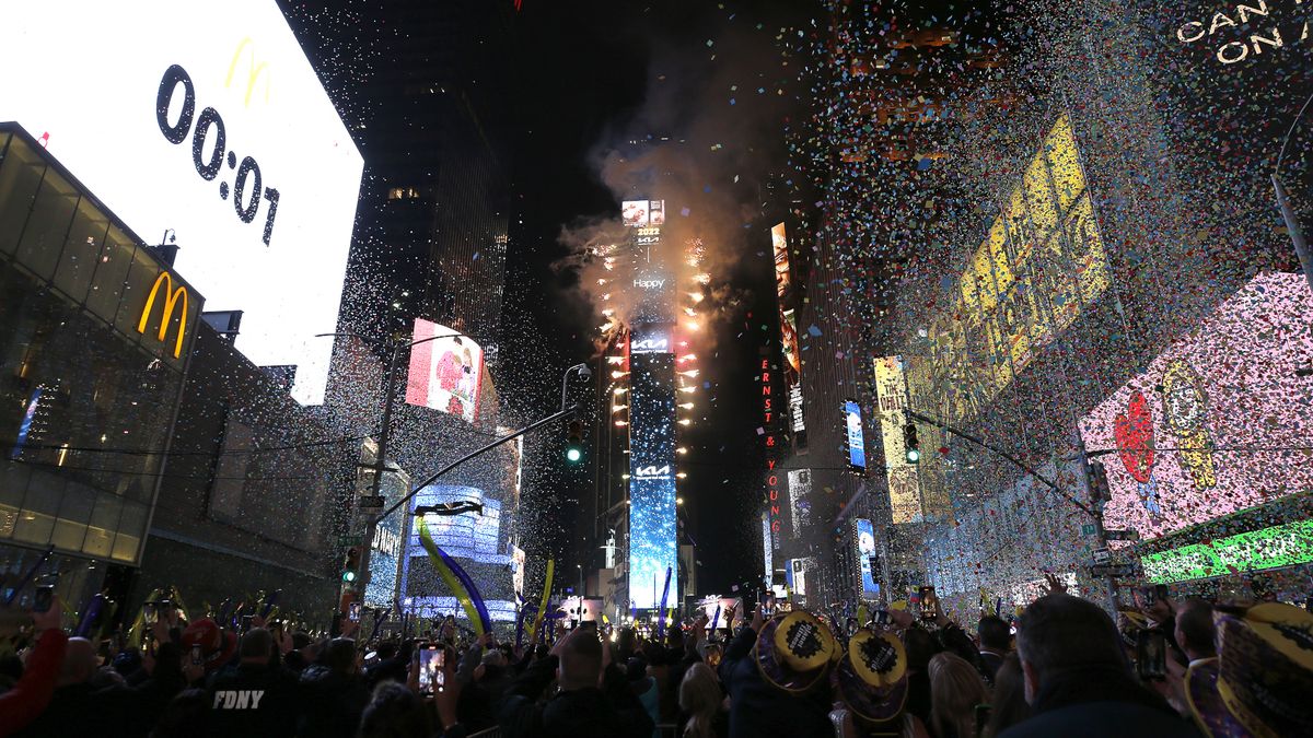 How To Watch Times Square Ball Drop Live Stream New Years Eve 2023 Online From Anywhere 