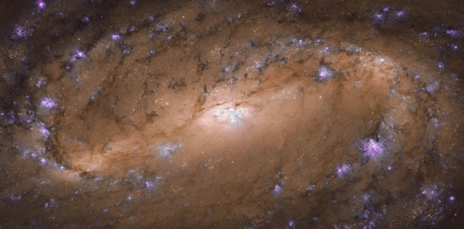 This Awesome Spiral Galaxy View from Hubble May Help Demystify Black Holes