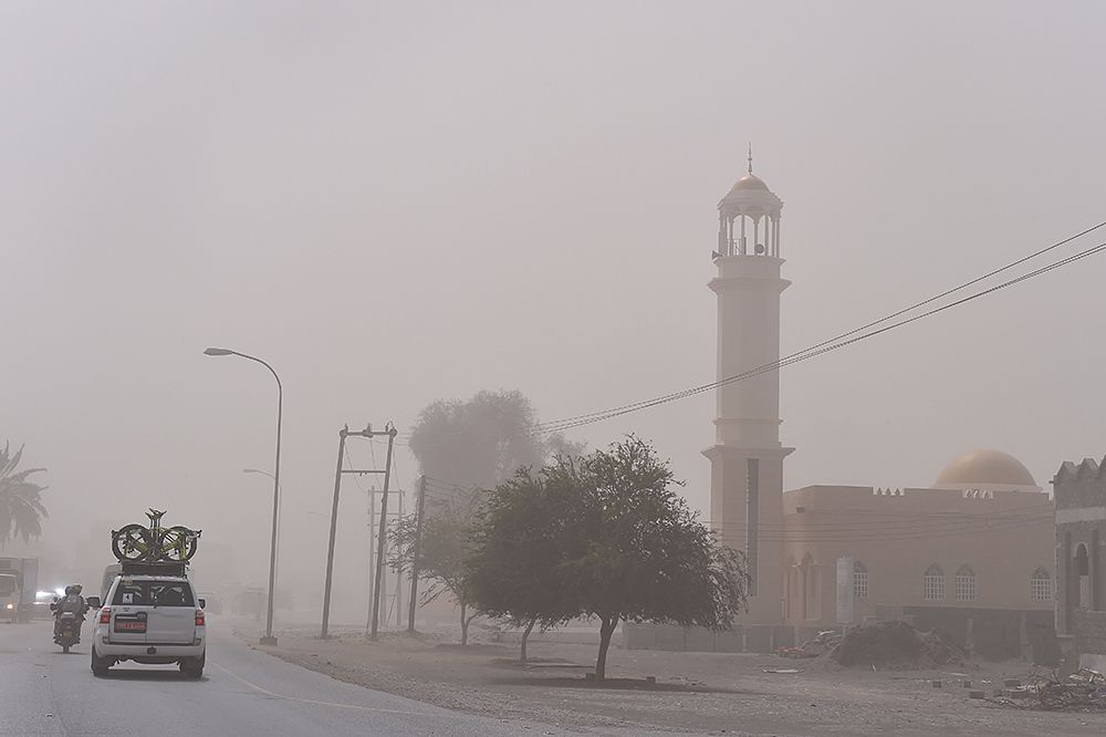Sandstorms at the start of stage 5 in Al Sawadi Beach