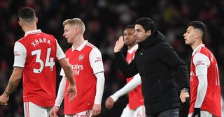 Arsenal manager Mikel Arteta talks to Granit Xhaka and Oleksandr Zinchenko during the Premier League match between Arsenal FC and Everton FC at Emirates Stadium on March 01, 2023 in London, England.