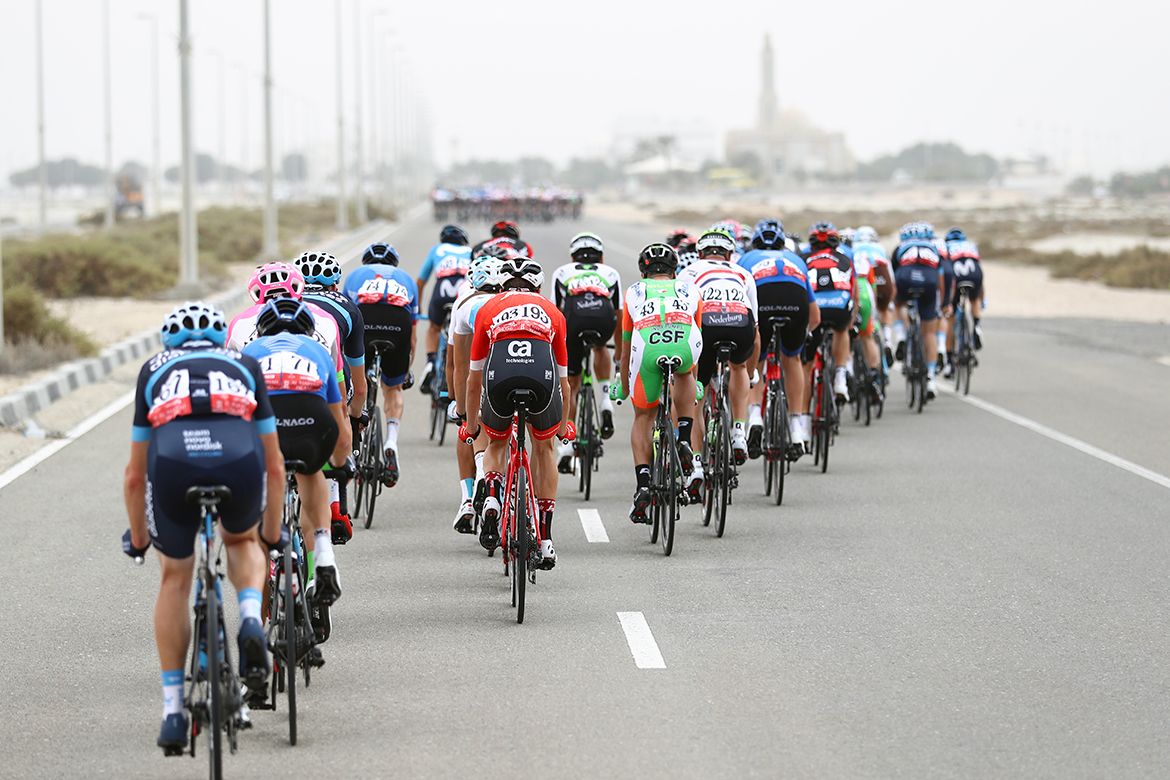 The peloton split in the crosswinds