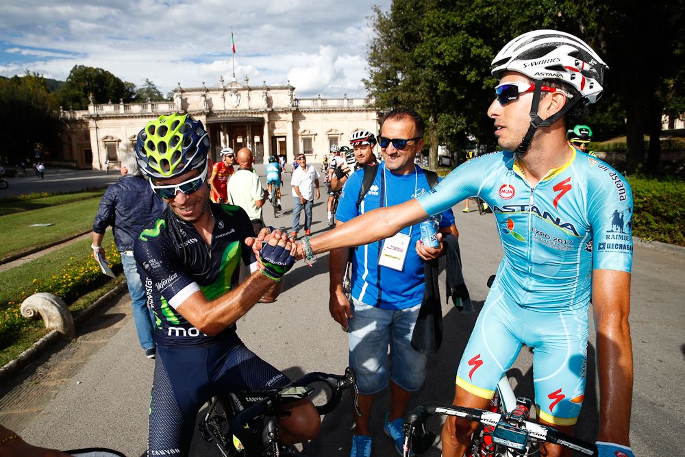Fabio Aru congratulates Giovanni Visconti after his Toscana stage win