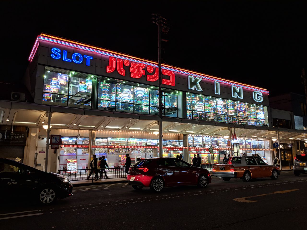 The Pixel 2 is a pro at retaining lighting detail, even at night