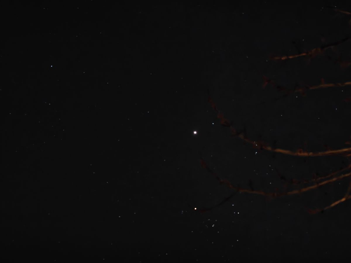 OnePlus 13 astrophotography sample.