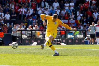 Guimaraes, Portugal. 9th June, 2019. Jordan Pickford of England scores his penalty during the UEFA Nations League Third Place Play-Off match between Switzerland and England at Estadio D. Afonso Henriques on June 9th 2019 in Guimaraes, Portugal. (Photo by Daniel Chesterton/phcimages.com) Credit: PHC Images/Alamy Live News