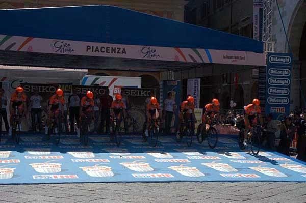 Ceramica Panaria-Navigare begin their ride