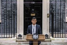 Rishi Sunak giving a speech in Downing Street