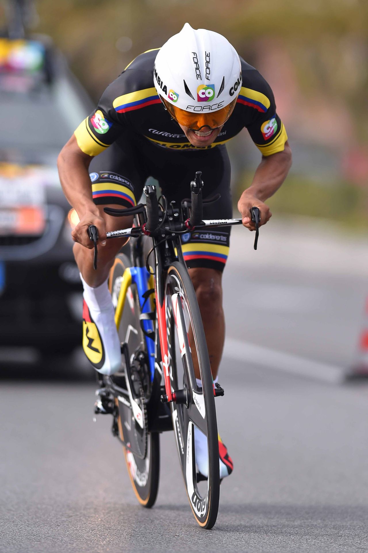 Miguel Angel Rubiano gets out the saddle