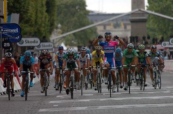 Daniele Bennati capitalised on Quick.Step's lead-out train to win the final stage.