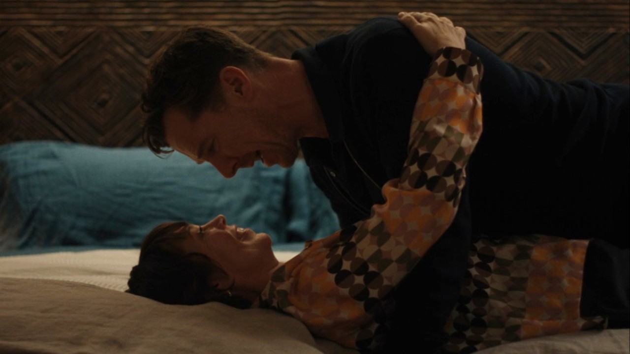 Benedict Cumberbatch lying on top of Olivia Colman in The Roses.