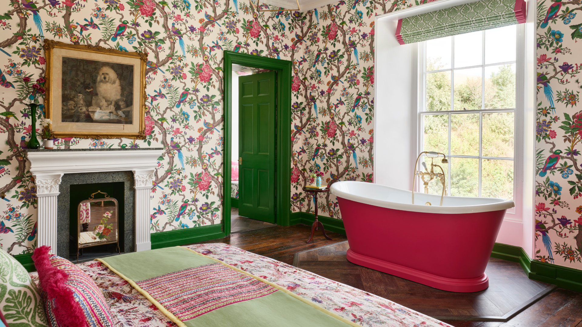 Chintzy wallpaper