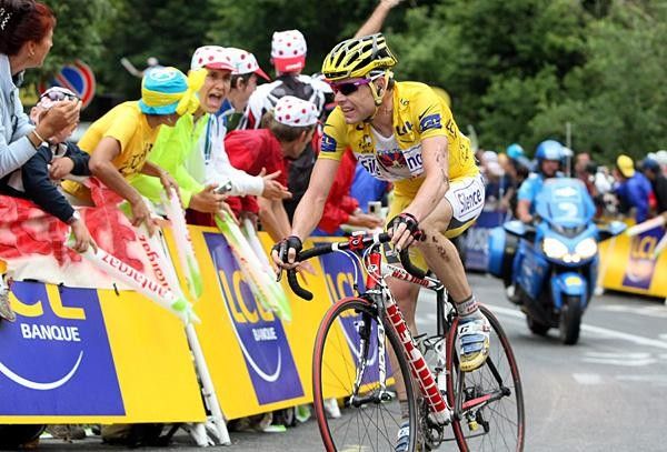 Evans tried desperately to limit his losses in the final kilometres.