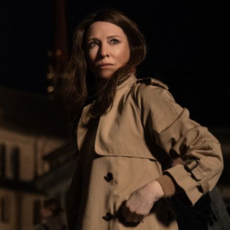 cate blanchett wearing a trench coat walking through london at night in the movie black bag