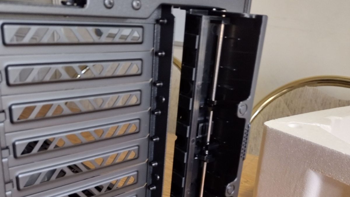 Hands-On: Cooler Master HAF 700 Berserker