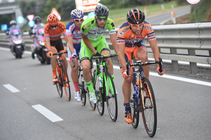 The stage 7 breakaway led by Pierpaolo De Negri (Nippo-Vini Fantini)