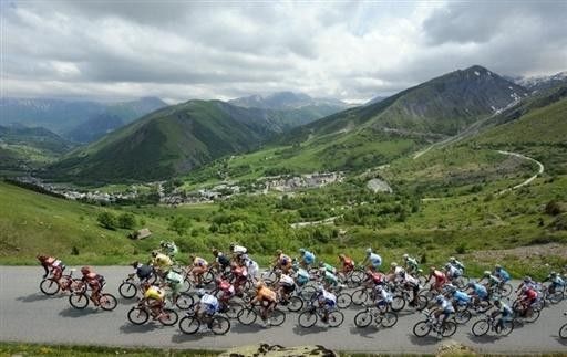 Threatening clouds loomed for much of the stage, but conditions remained dry.