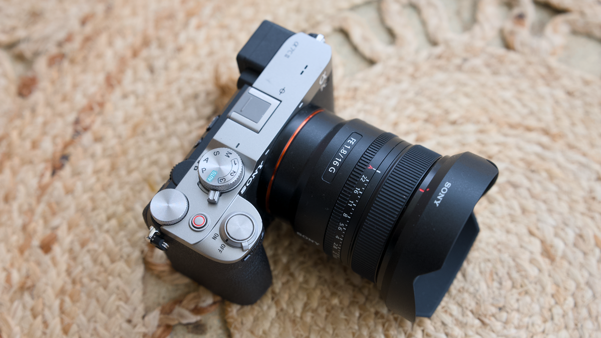 Sony FE 16mm F1.8 G lens indoors