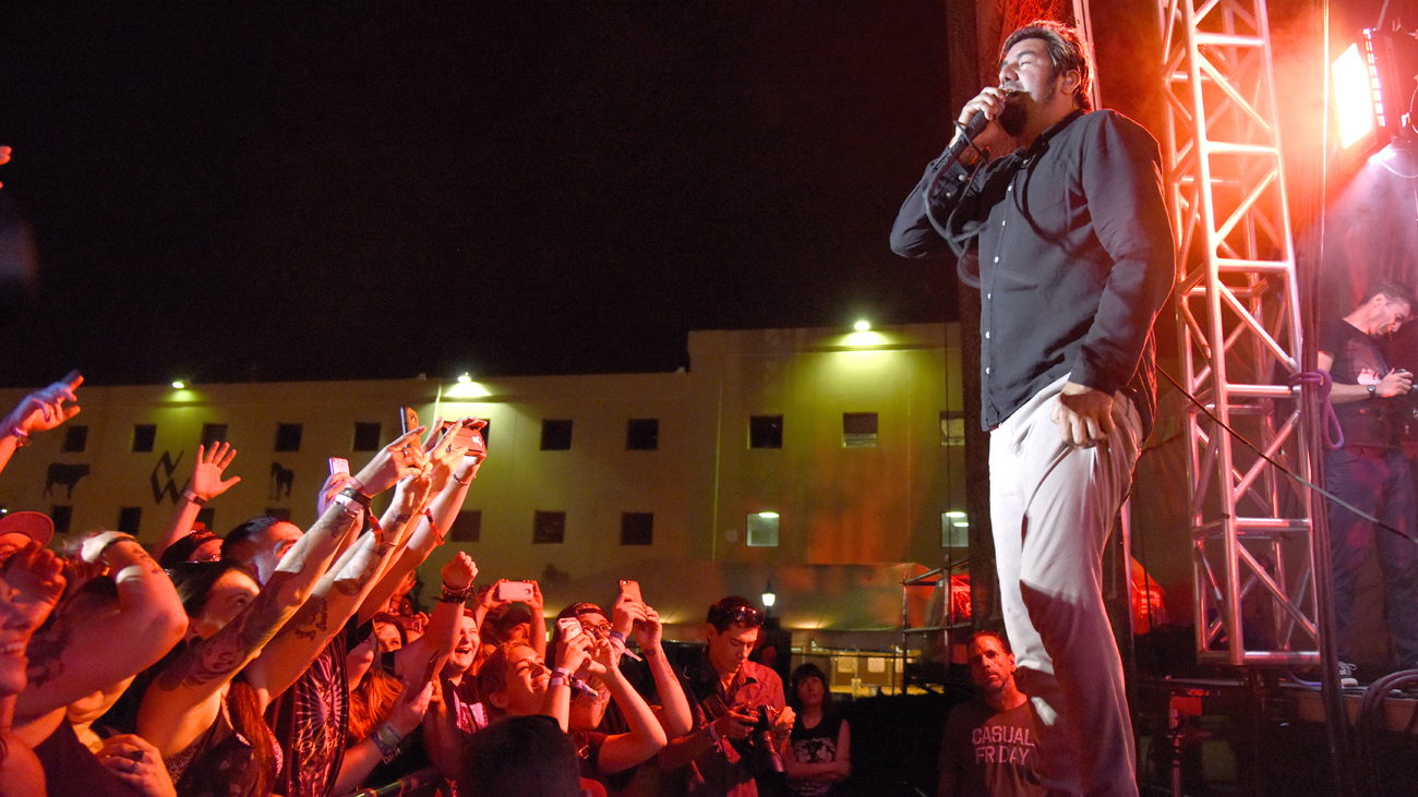 A picture of Chino Moreno performing live