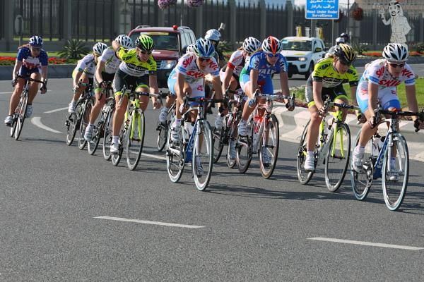 A bunch of 10 riders broke away on the finishing circuit, only to be caught in the closing kilometres